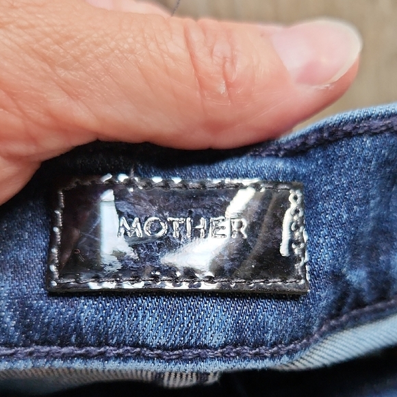 Mother Jeans The Weekender Fray Dark Wash Mint Condition Size 28 - Picture 4 of 9